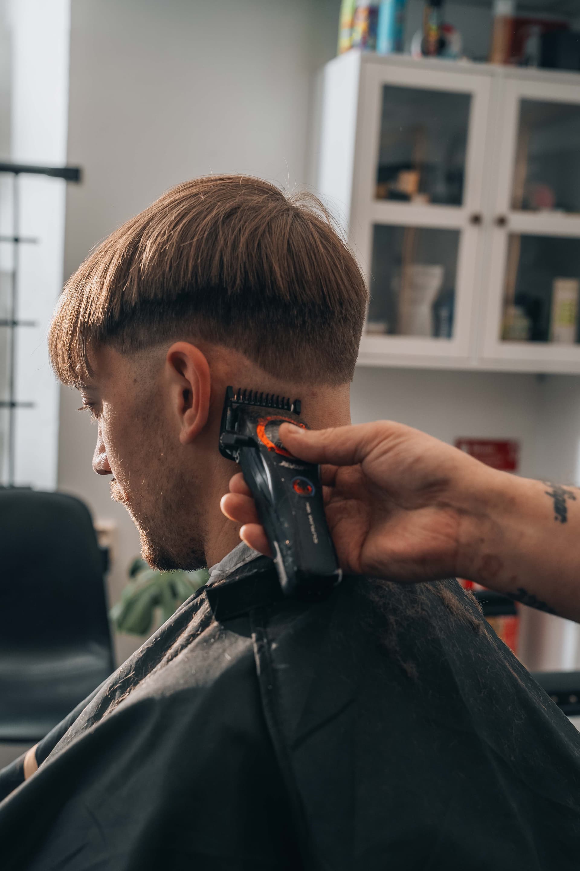 Herrklippning och styling hos frisör i Borås